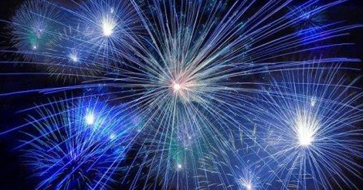 fireworks-g1f2b71c4b_640.jpg